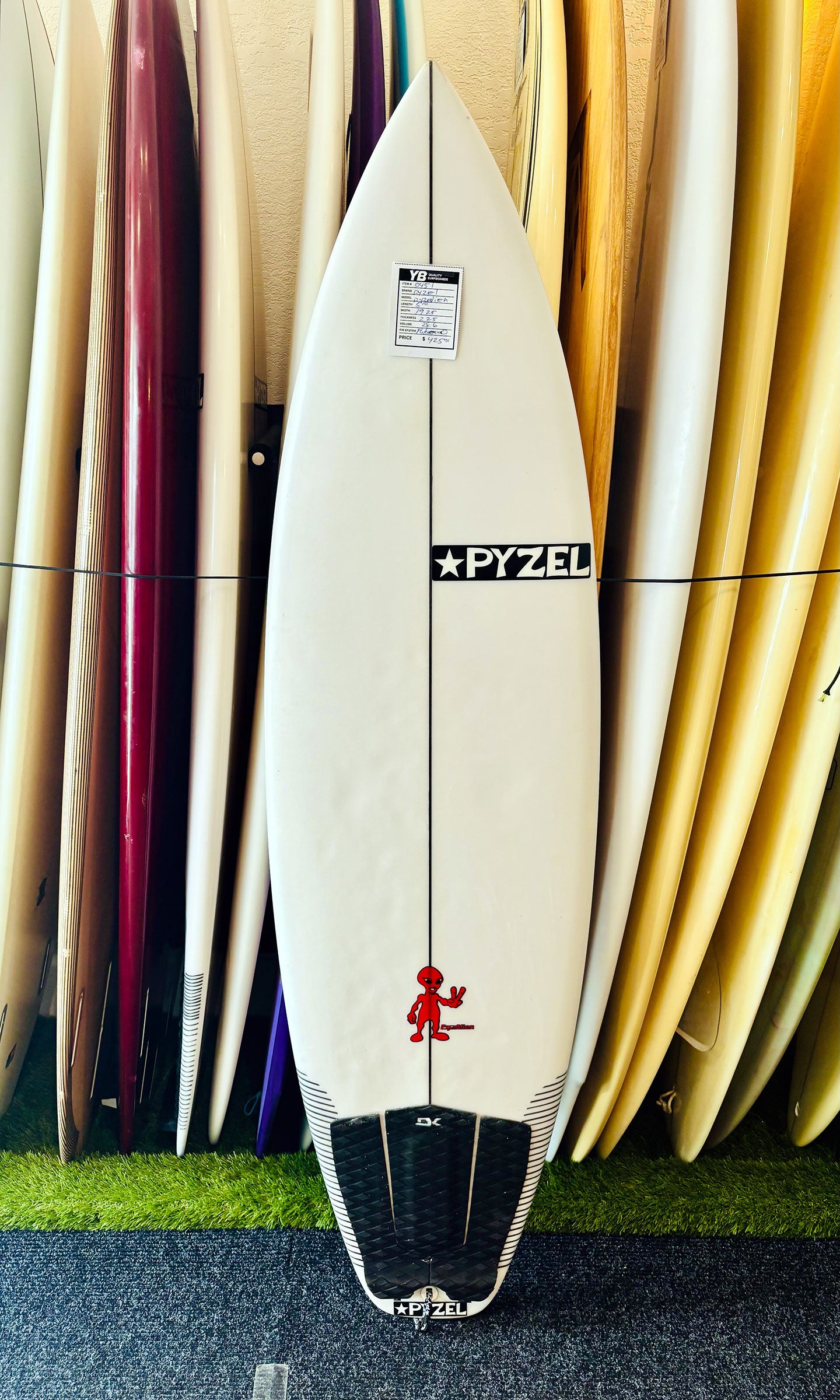 Pyzel 5'10" 28.6L Pyzalien Surfboard