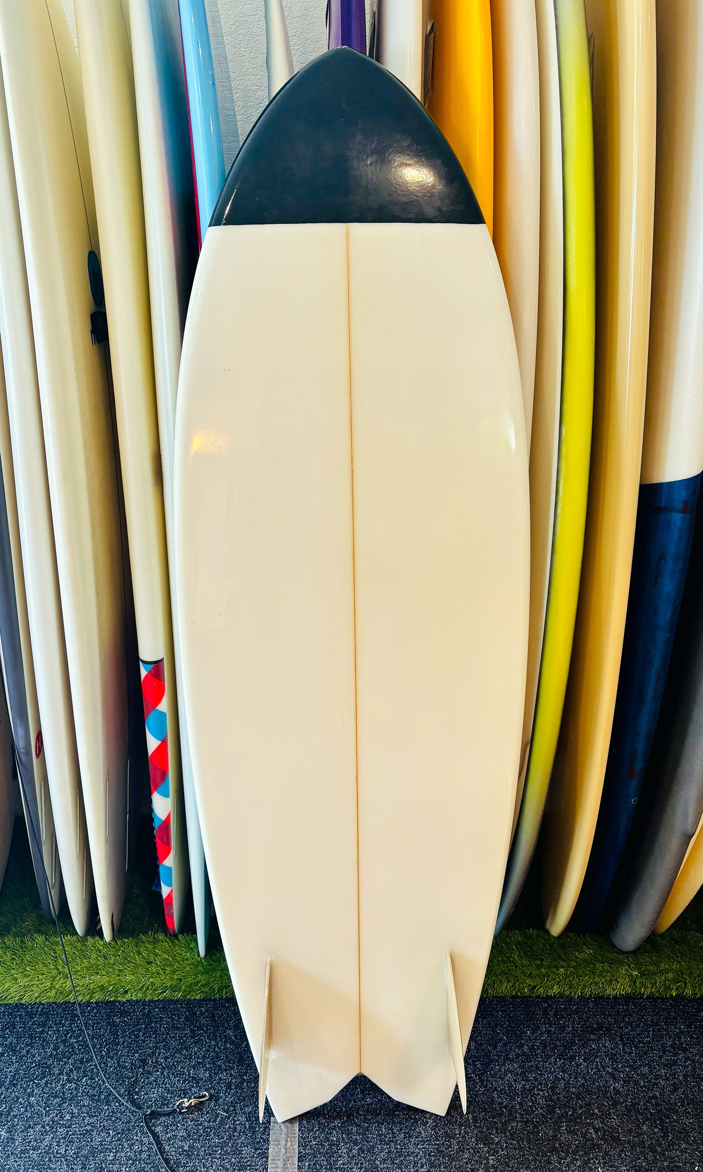 Calvin 5'7" Twin Fin Surfboard