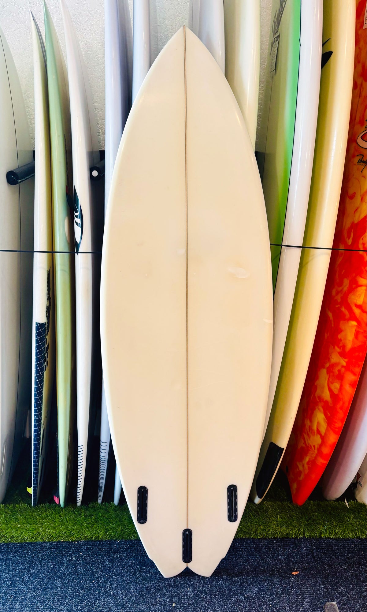 Elmore 5'7" 29L Punko Twin Used Surfboard