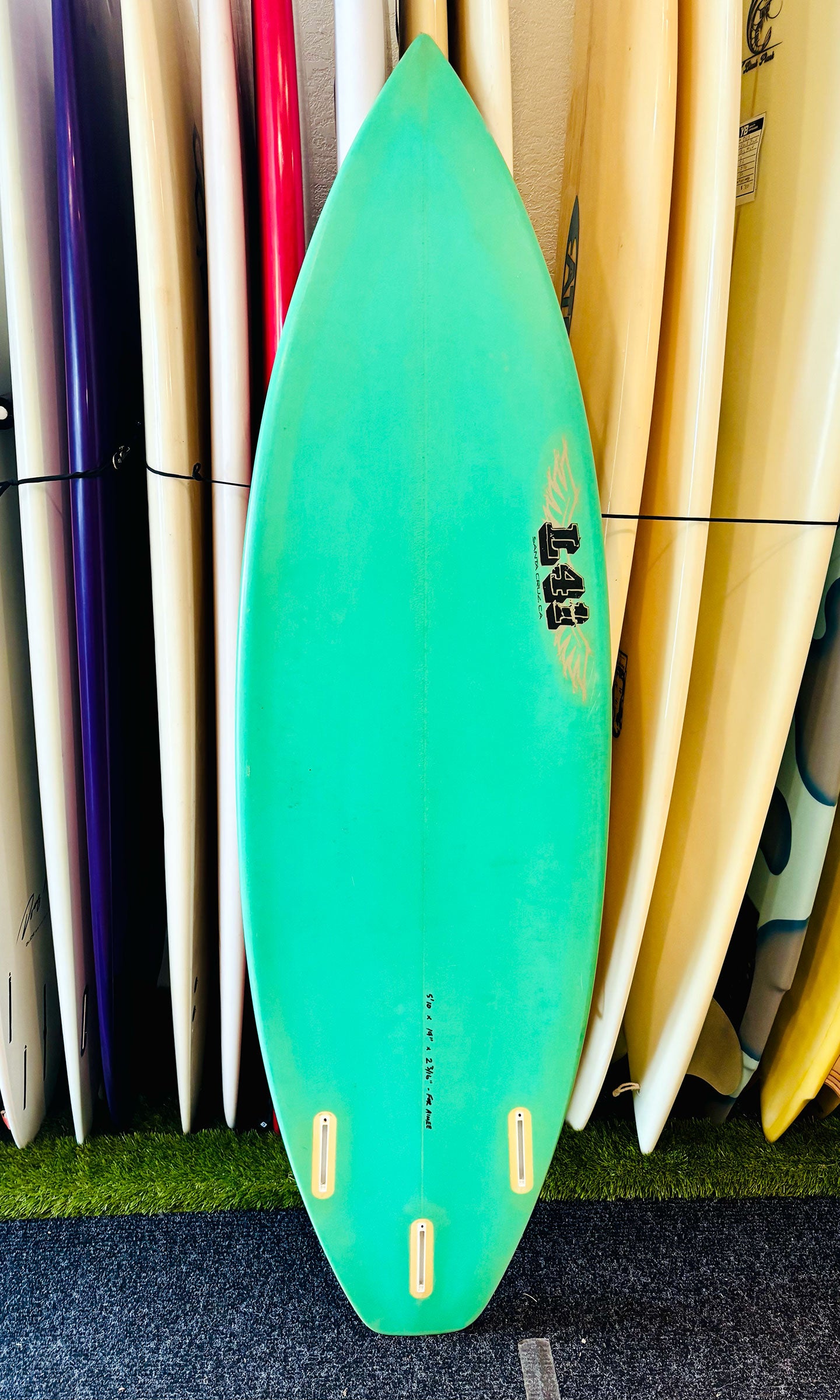 L41 5'10" 27L Surfboard