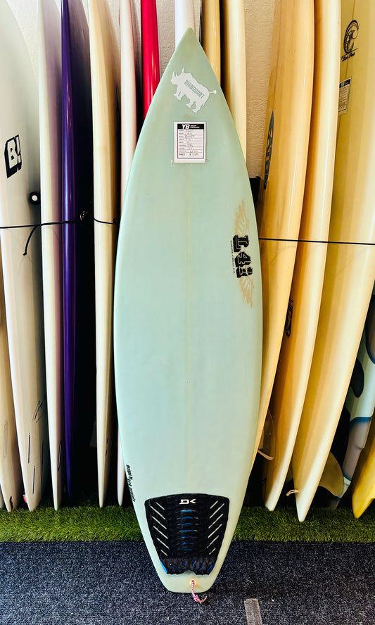 L41 5'10" 27L Surfboard