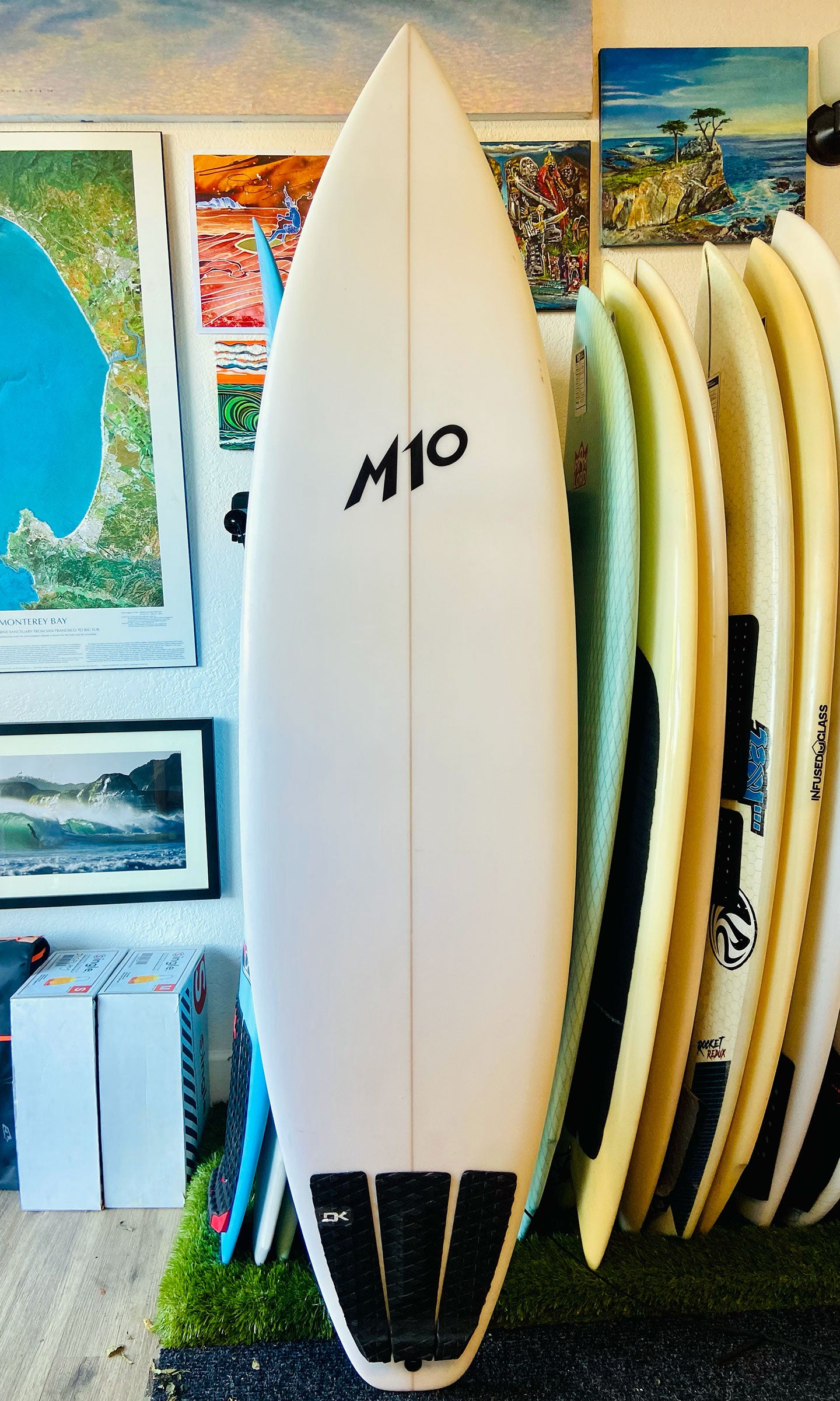 M10 6'6" 40.3L Surfboard