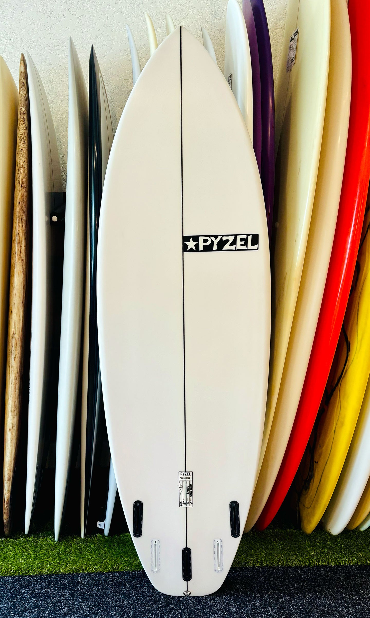 Pyzel 6'2" 40.9L White Tiger Surfboard